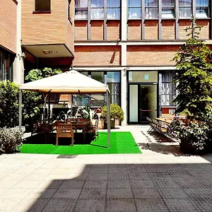 https://mio-hostel.it-lombardy.com